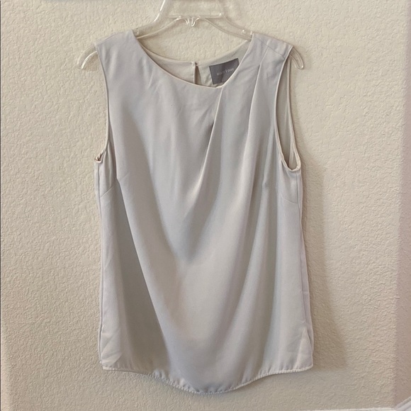 August 1 Eight Gray Sleeveless Blouse with Flowing Silhouette Size L - Picture 2 of 7